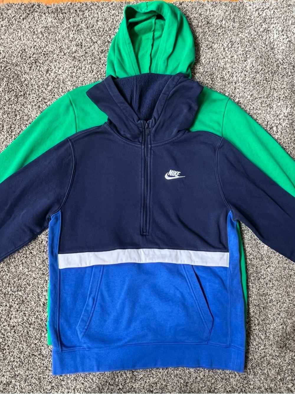 2 Boys Hooded Sweatshirt (Nike, Under Armour)
Youth XL
